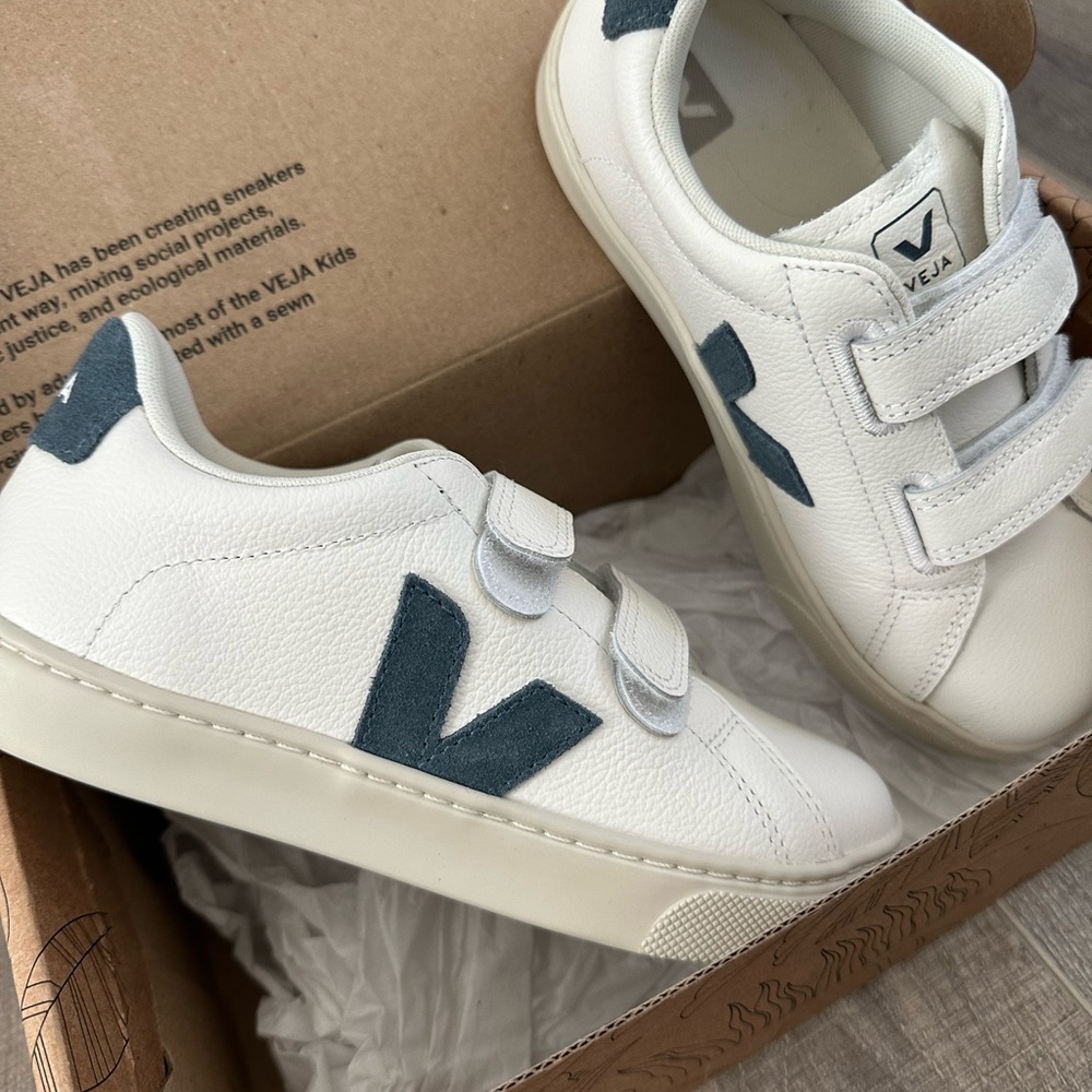 Veja Esplar Chromefree Kids Sneakers, Size 2, New